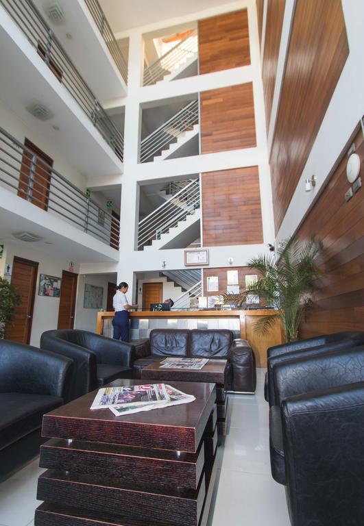 Hotel Boulevard Plaza ปูคาลปา ภายนอก รูปภาพ